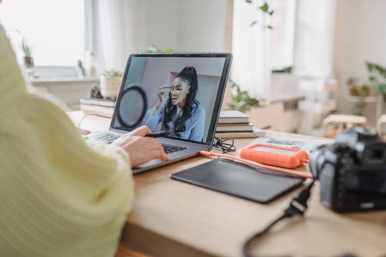 Comment utiliser la retouche pour améliorer la composition ?