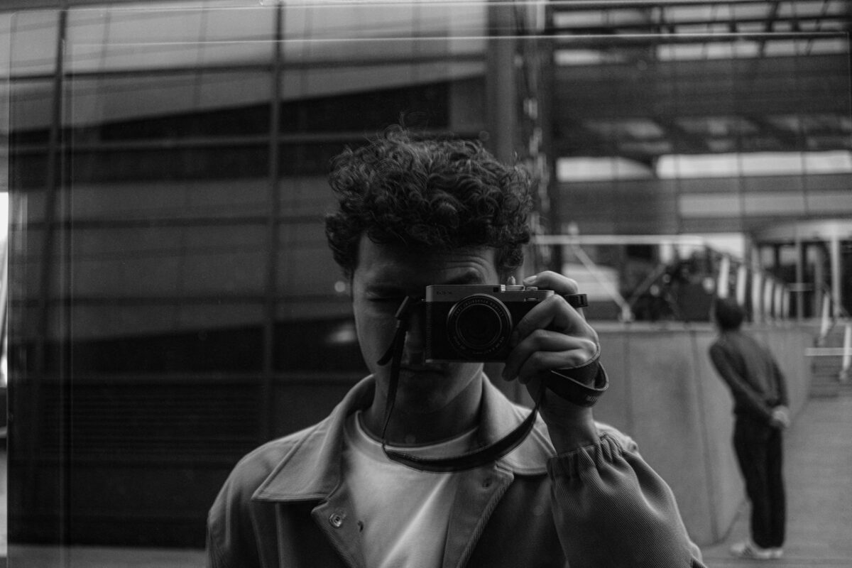 Le GR IV Monochrome perd la couleur et gagne en sensibilité utile